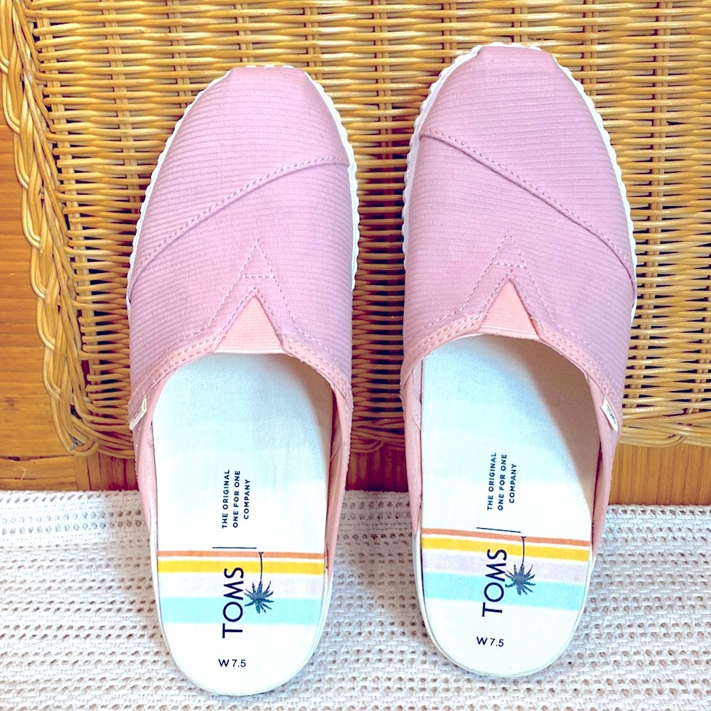 New Tom’s Slip On Platform Canvas Baby Pink Sneaker Shoes Women's Size 7.5 !